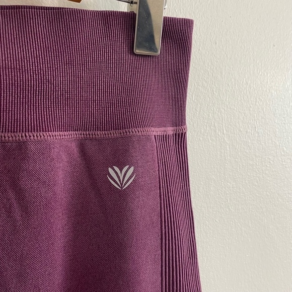 BURGUNDY FOREVER 21 HIGH RISE LEGGINGS - Picture 3 of 6